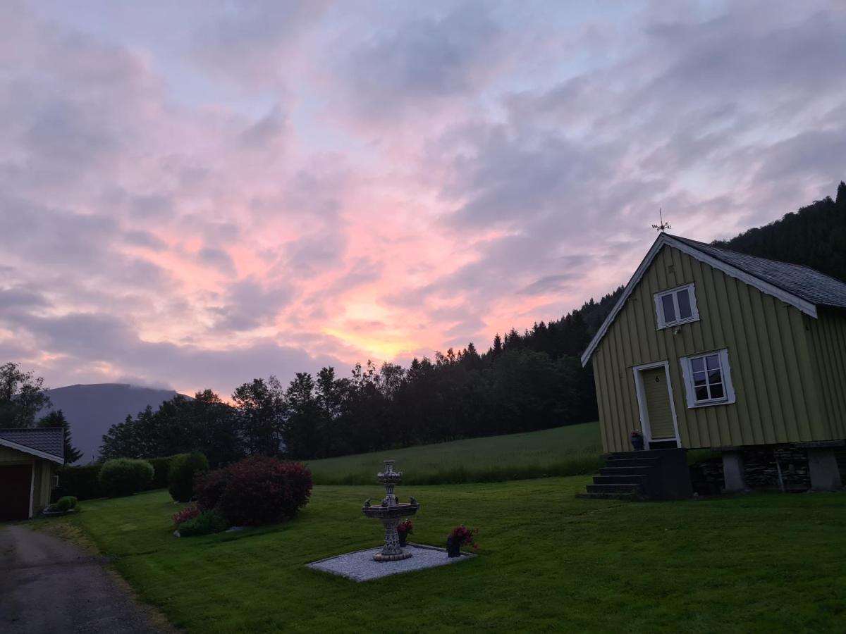 Rodseth Gardsovernatting Hytter Molde Exteriör bild